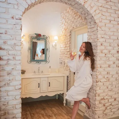 Luxury-pet Friendly Otel
